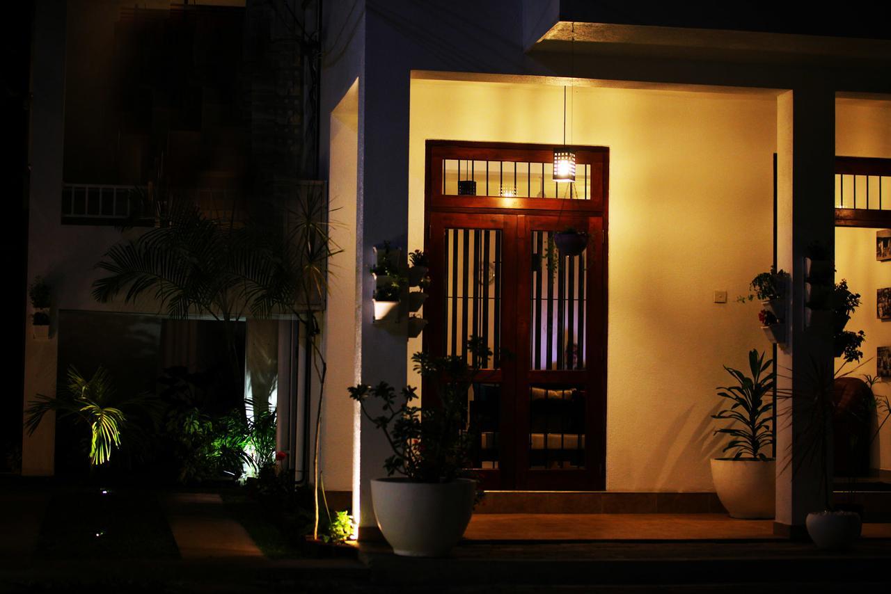 Rohini Residence Airport Transit Hotel カトゥナカヤ エクステリア 写真