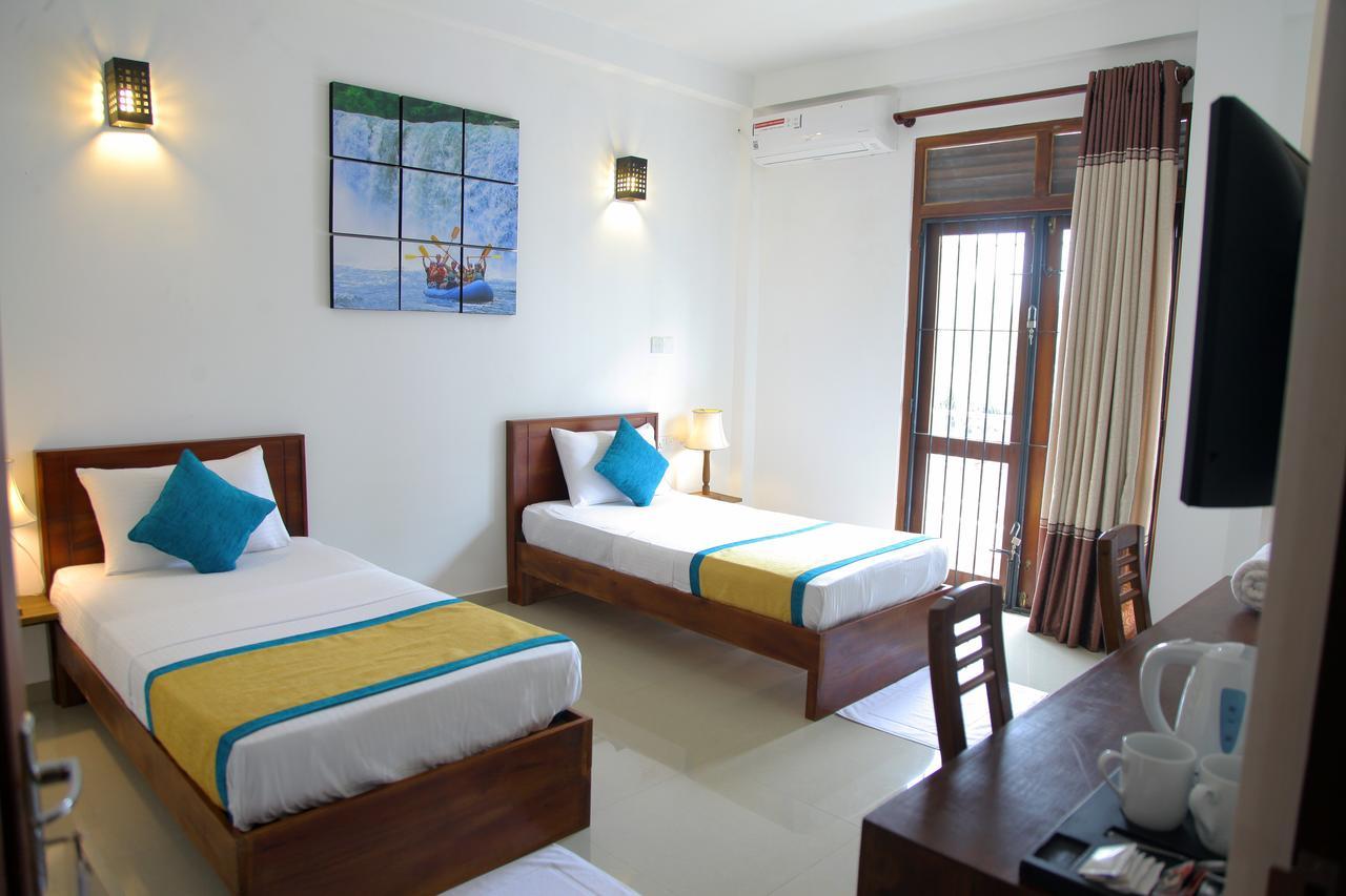 Rohini Residence Airport Transit Hotel カトゥナカヤ エクステリア 写真