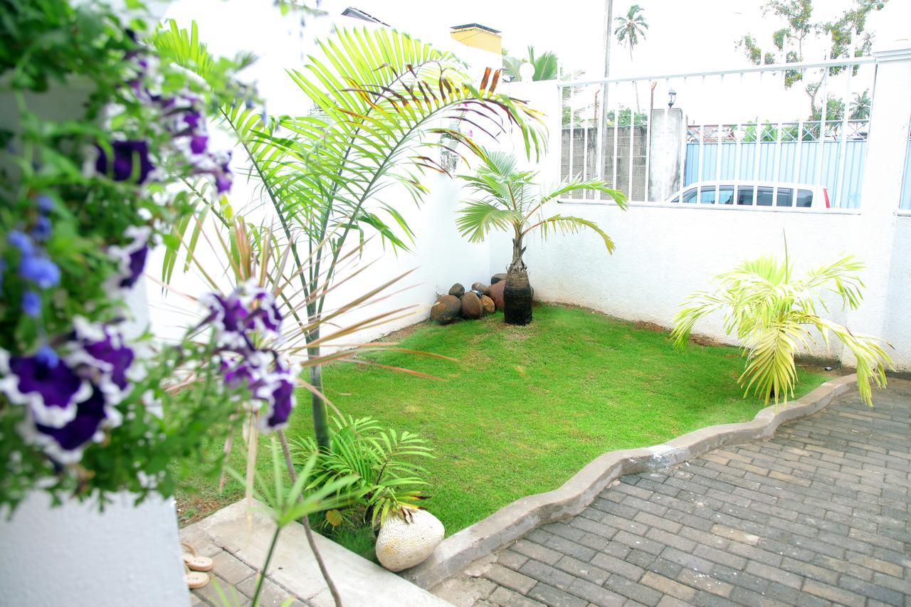 Rohini Residence Airport Transit Hotel カトゥナカヤ エクステリア 写真